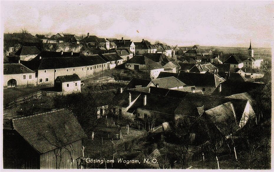 Gösing, Blick auf die Strasse "Untere Zeile" und die Pfarrkirche [Foto: Archiv Leuthner]