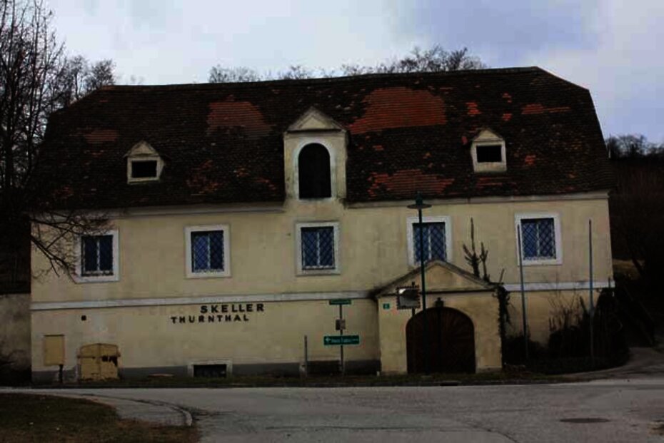 Thürnthal, Schlosskeller im Jahr 2009, Weinstube war im Obergeschoss. [Foto: Archiv Leuthner]