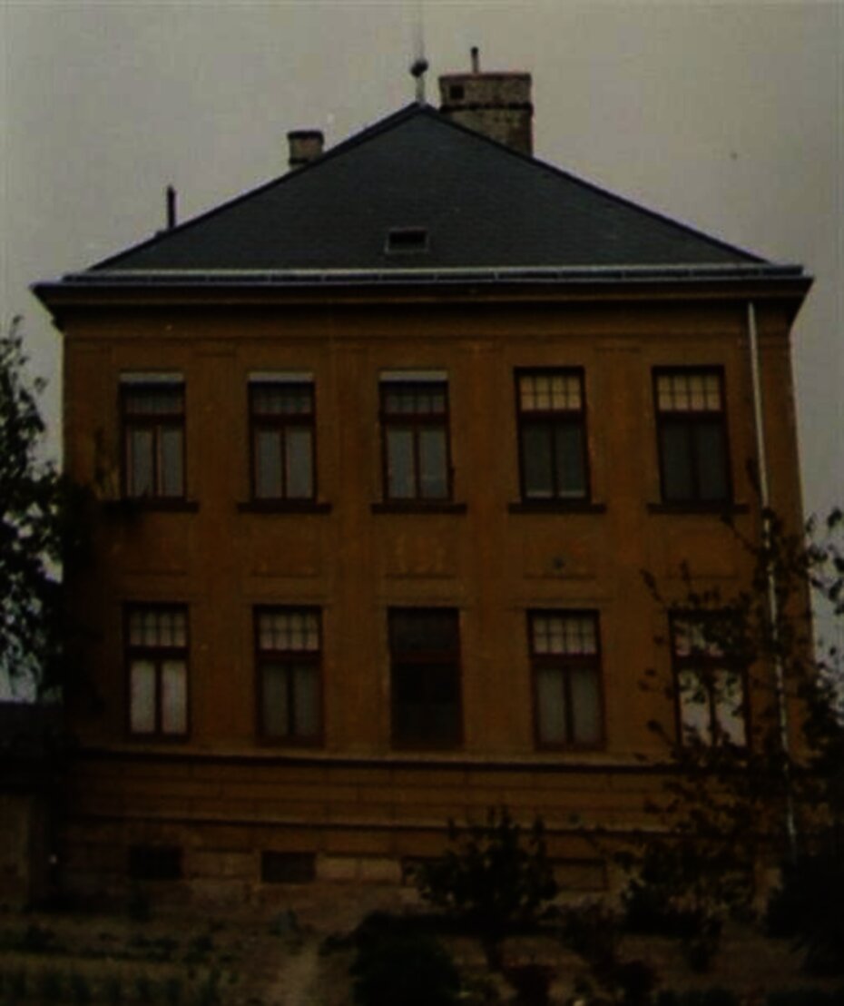 Fels, Amtshaus 1974 - Ansicht von Osten mit Garten [Foto: Archiv Leuthner]