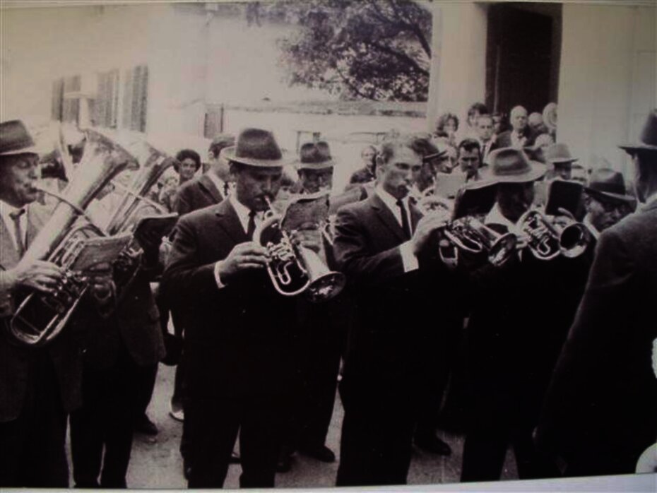 Ortskapelle Fels 1965: Rechts mit dem Rücken Josef Pachl. 1. Reihe: Gneth, Friedl Heinrich jun., Sauerstingl Franz jun., Friedl Heinrich sen.