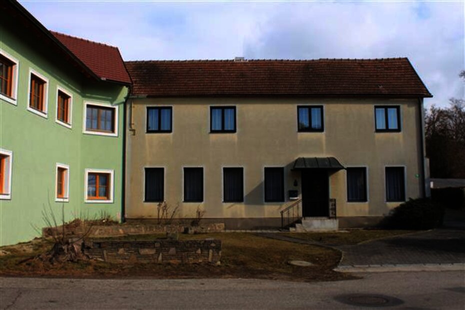 Thürnthal, das ehemalige Gasthaus Überacker im Jahr 2012. [Foto: Archiv Leuthner]